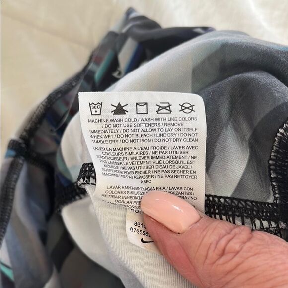 Nike Dri-FIT Multicolor Abstract Leggings - Picture 6 of 7